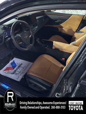 2025 Lexus ES 300h F SPORT Design