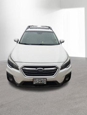 Crystal White Pearl 2019 Subaru Outback 2.5i Premium