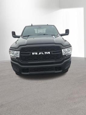 2022 RAM 2500 Tradesman Crew Cab 4x4 6'4' Box