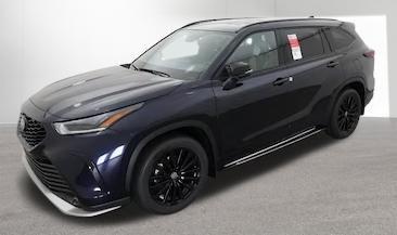 Midnight Black Metallic 2025 Toyota Highlander XSE
