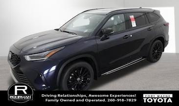 Midnight Black Metallic 2025 Toyota Highlander XSE