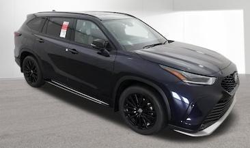 Midnight Black Metallic 2025 Toyota Highlander XSE