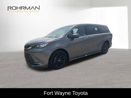 2022 Toyota Sienna XLE 8 Passenger