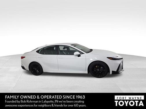 Ice Cap 2025 Toyota Camry SE