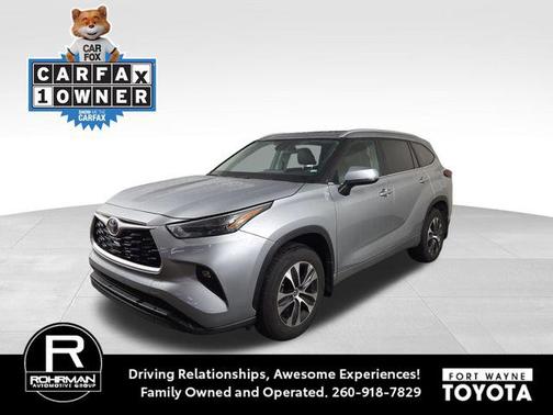 Celestial Silver Metallic 2025 Toyota Highlander XLE