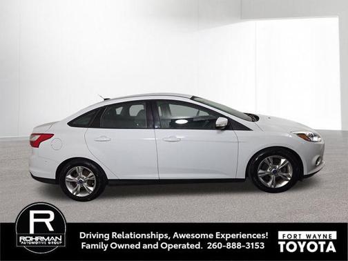 OXFORD WHITE 2014 Ford Focus SE