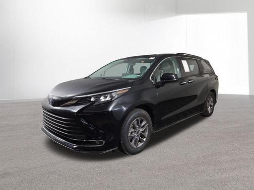 2024 Toyota Sienna XLE 8 Passenger