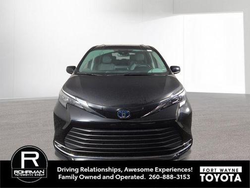 2024 Toyota Sienna XLE 8 Passenger