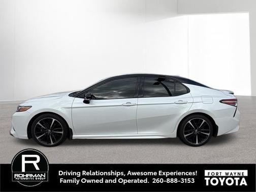 Midnight Black Metallic/Wind Chill 2018 Toyota Camry XSE