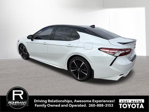 Midnight Black Metallic/Wind Chill 2018 Toyota Camry XSE