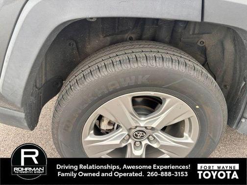Ice Cap 2024 Toyota RAV4 XLE