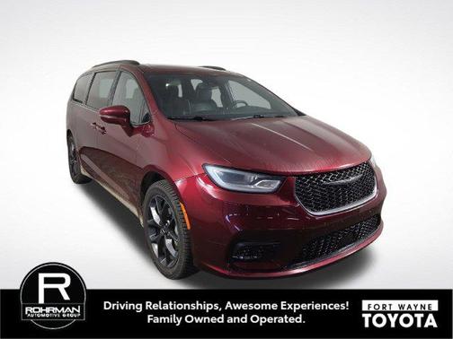 Velvet Red Pearlcoat 2021 Chrysler Pacifica Limited