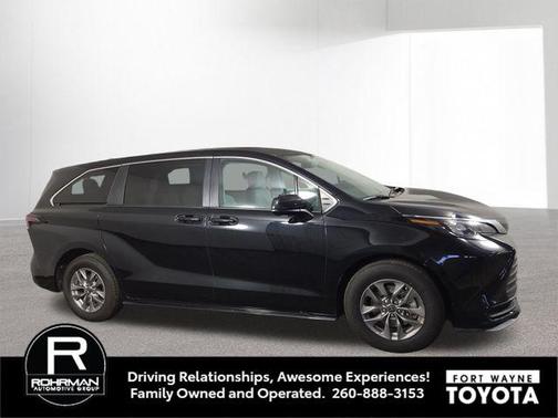 Midnight Black Metallic 2024 Toyota Sienna LE