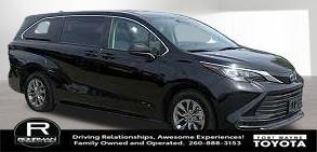 Midnight Black Metallic 2024 Toyota Sienna LE