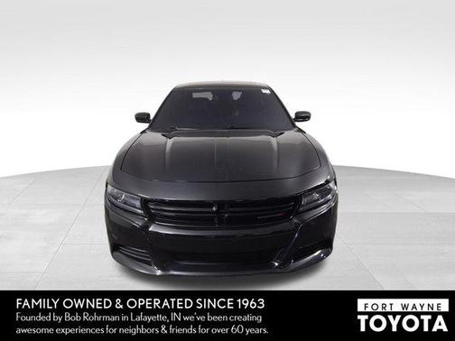 Pitch Black Clearcoat 2017 Dodge Charger SXT