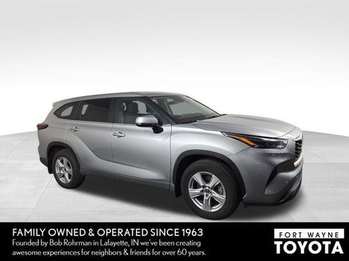 Celestial Silver Metallic 2025 Toyota Highlander LE