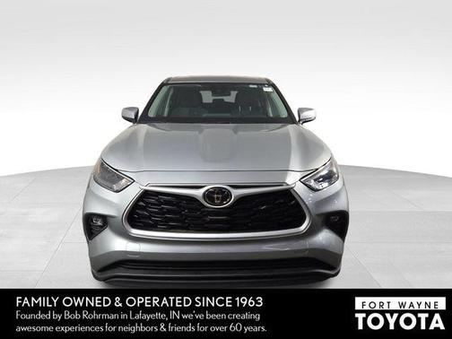 Celestial Silver Metallic 2025 Toyota Highlander LE