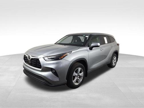 Celestial Silver Metallic 2025 Toyota Highlander LE