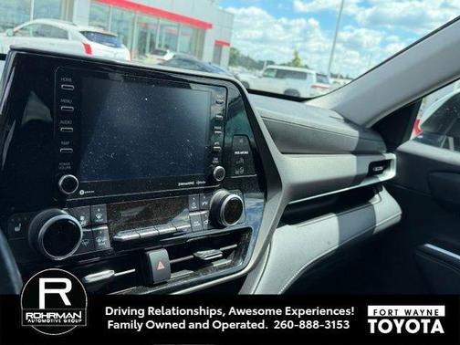 Blizzard Pearl 2021 Toyota Highlander Hybrid XLE