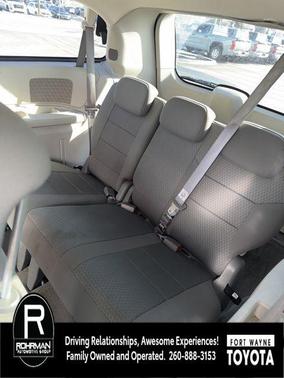 2010 Chrysler Town & Country New LX