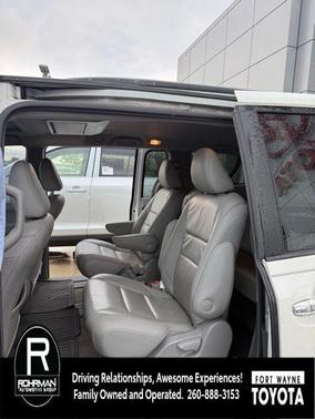 Blizzard Pearl 2017 Toyota Sienna XLE Premium