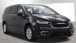 Brilliant Black Crystal Pearlcoat 2023 Chrysler Pacifica Hybrid Touring L