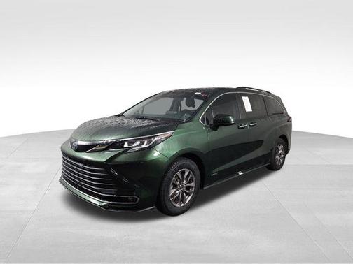 2021 Toyota Sienna XLE 8 Passenger