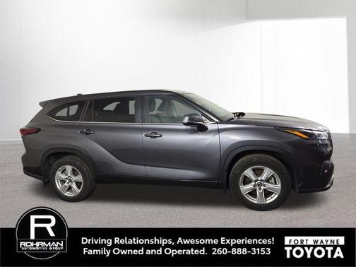 Magnetic Gray Metallic 2024 Toyota Highlander LE