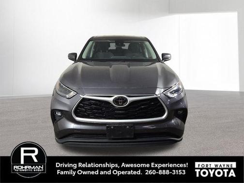 Magnetic Gray Metallic 2024 Toyota Highlander LE