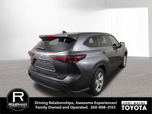 Magnetic Gray Metallic 2024 Toyota Highlander LE