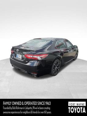 Midnight Black Metallic 2018 Toyota Camry SE
