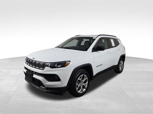 Bright White Clearcoat 2024 Jeep Compass Latitude