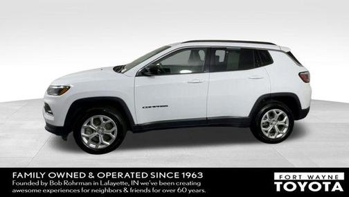 Bright White Clearcoat 2024 Jeep Compass Latitude