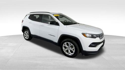 Bright White Clearcoat 2024 Jeep Compass Latitude
