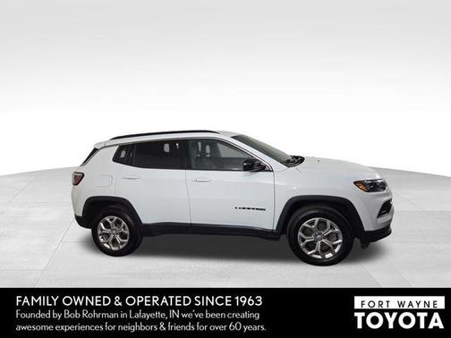 Bright White Clearcoat 2024 Jeep Compass Latitude