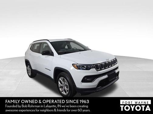 Bright White Clearcoat 2024 Jeep Compass Latitude