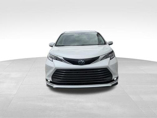 Wind Chill Pearl 2023 Toyota Sienna Limited