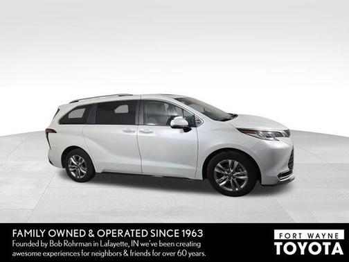 Wind Chill Pearl 2023 Toyota Sienna Limited