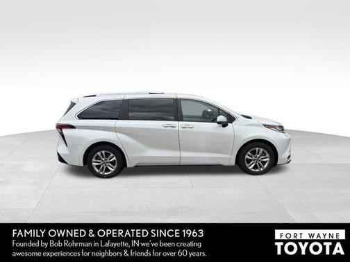 Wind Chill Pearl 2023 Toyota Sienna Limited