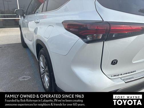 2025 Toyota Highlander Platinum