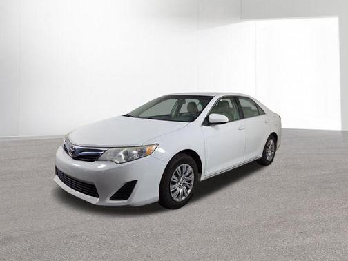 Super White 2014 Toyota Camry LE