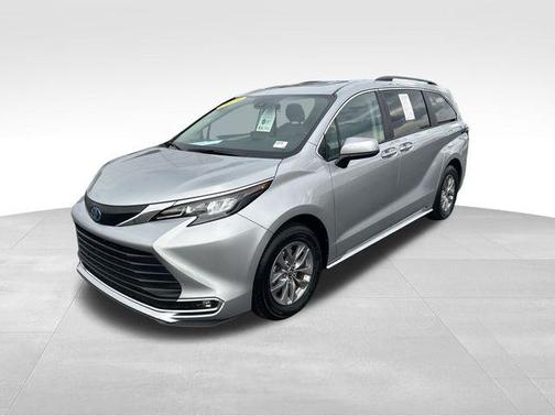 2024 Toyota Sienna XLE