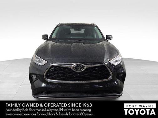 Midnight Black Metallic 2024 Toyota Highlander Platinum