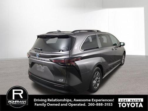 2023 Toyota Sienna XLE 7 Passenger