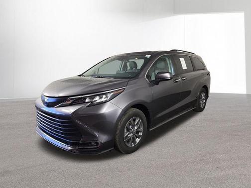 2023 Toyota Sienna XLE 7 Passenger
