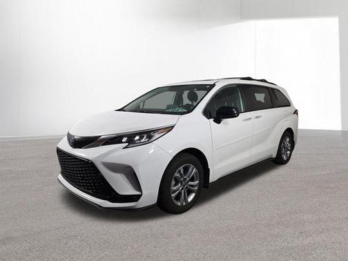2022 Toyota Sienna XSE 7 Passenger
