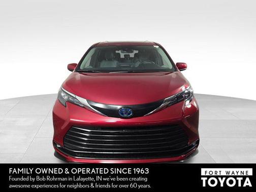 Ruby Flare Pearl 2025 Toyota Sienna XLE