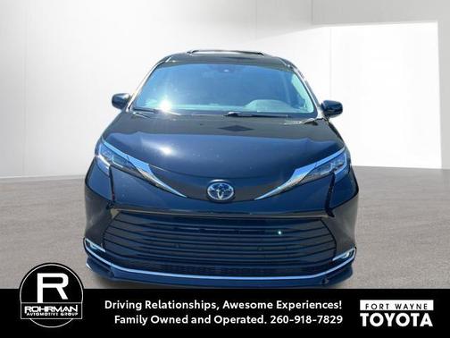 Midnight Black Metallic 2022 Toyota Sienna XLE