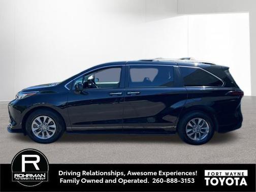Midnight Black Metallic 2022 Toyota Sienna XLE
