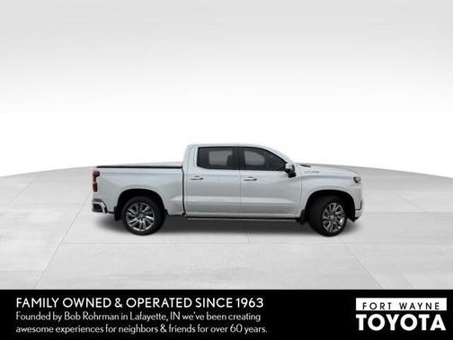 Iridescent Pearl Tricoat 2019 Chevrolet Silverado 1500 High Country